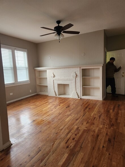 Living room - 2206 E 84th St