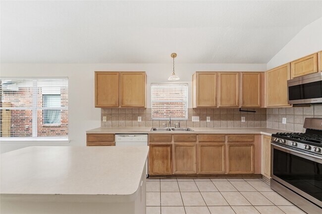 Building Photo - 21219 Somerset Park Ln