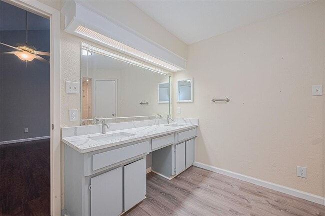 Building Photo - 2107 Shadowbriar Dr