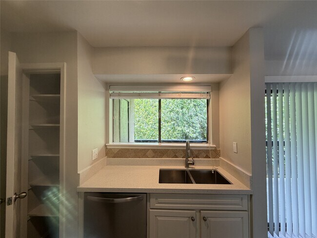 Building Photo - 3300 Pebblebrook Dr
