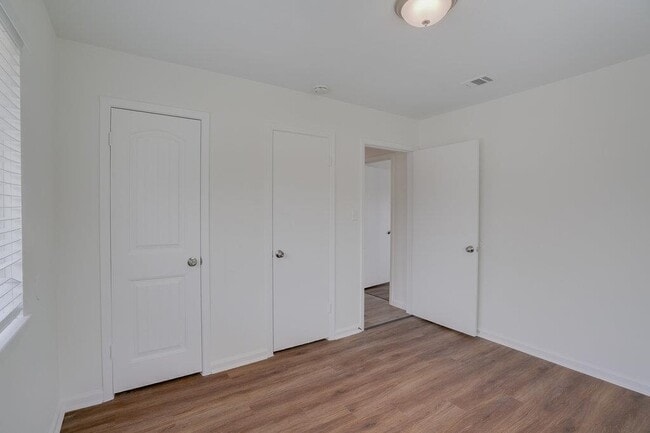 Building Photo - 304 John N Garner Cir