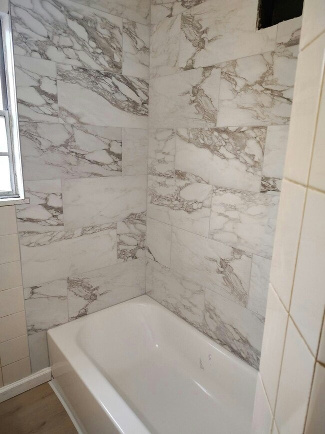 Building Photo - 3305 N Keystone Ave