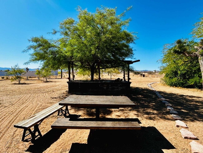 Building Photo - Gorgeous, renovated home on 2 acres in quiet neighborhood.
