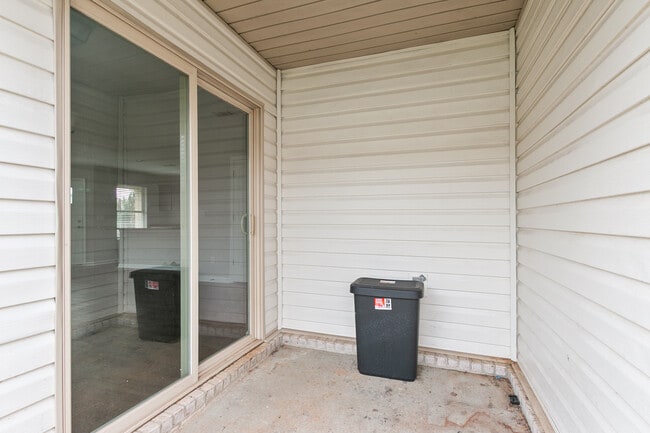 Building Photo - 16411 Waterbury Ln