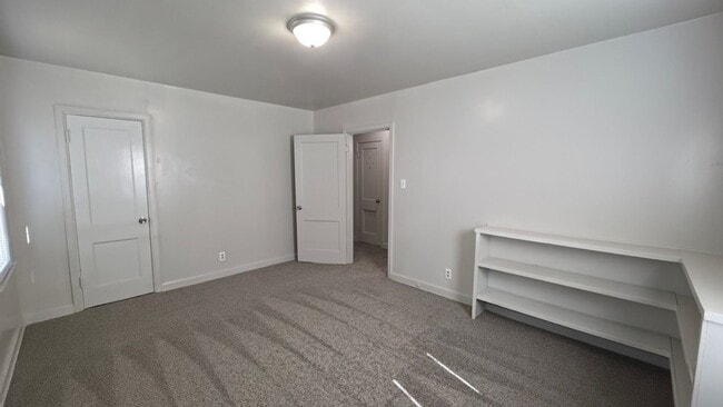 Building Photo - Spacious, Fresh, and Ready for Your Style: 3 Bed 2 Bath