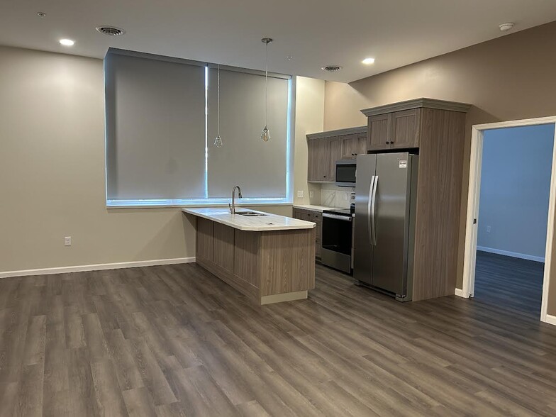 Building Photo - 127 Lake St