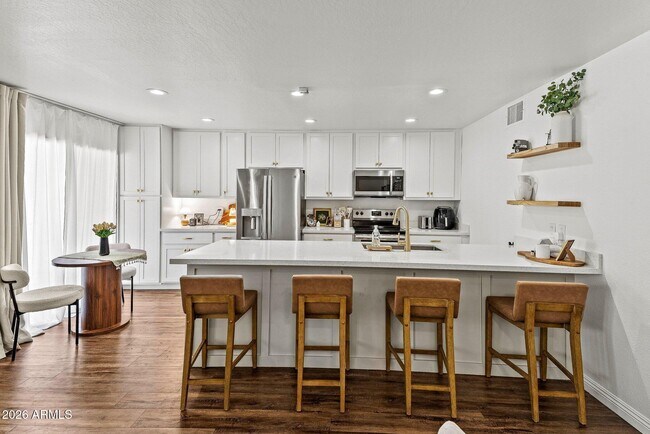 Building Photo - 1024 N 85th Pl