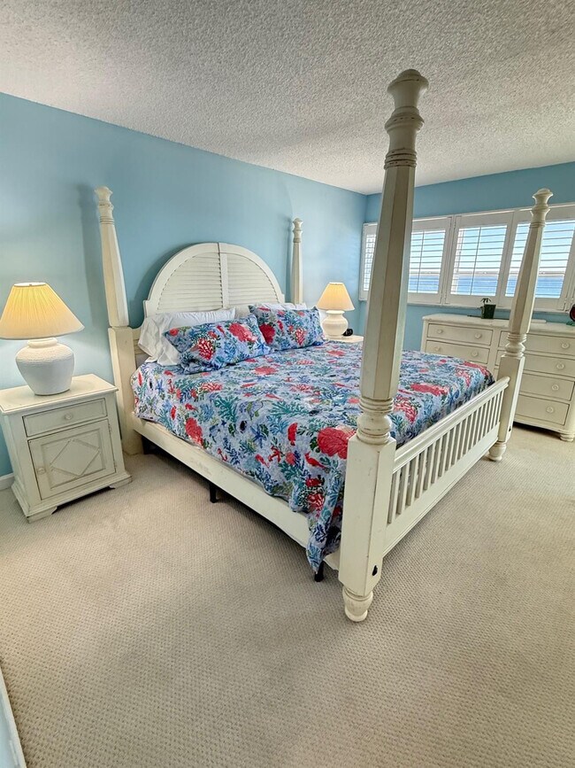 Building Photo - 4636 El Mar Dr