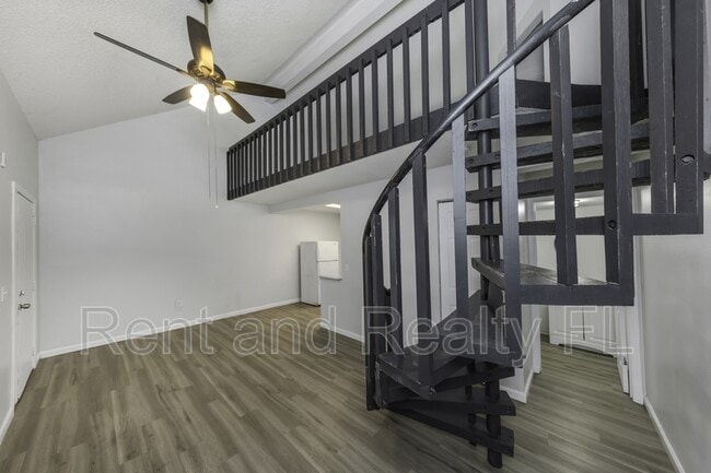 Building Photo - 2122 Bradford St