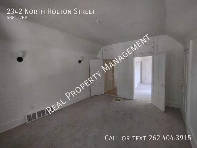 Building Photo - 2342 N Holton St