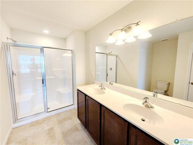 Building Photo - 422 Gray Feather Way
