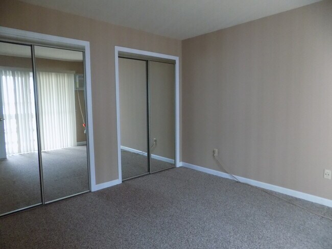 Building Photo - 34 Valley Dr