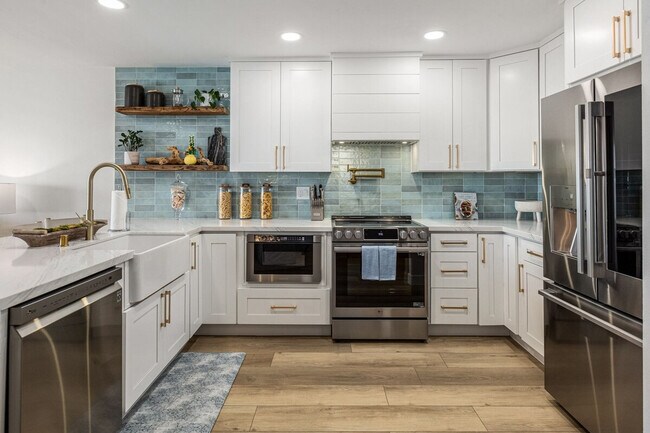 Building Photo - 145 S Shore Dr