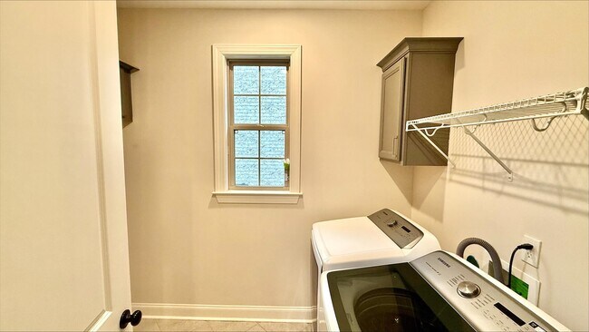 Building Photo - 10012 Adagio Cv