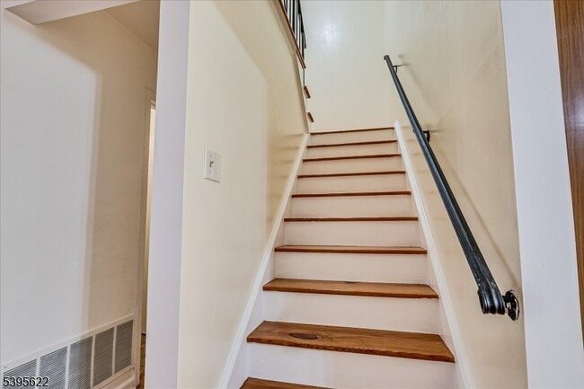 Building Photo - 536 Elsie Ave