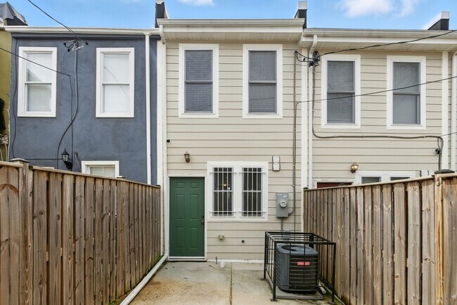 Building Photo - 2220 Henneman Ave