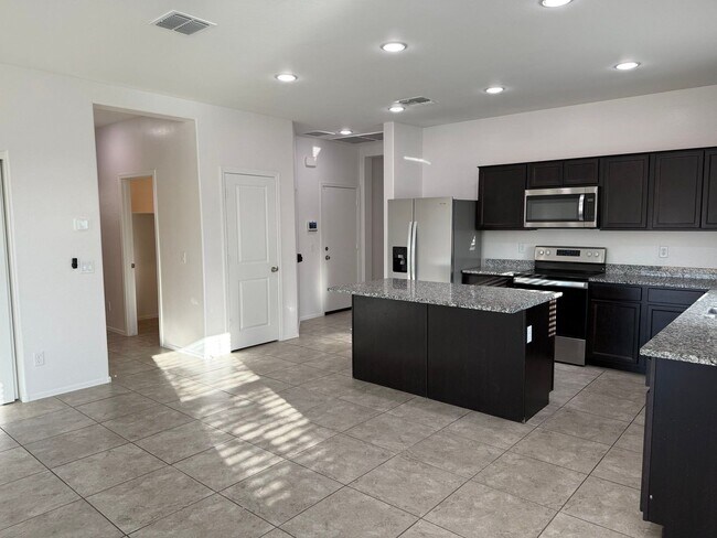 Building Photo - 1086 W Avalon Canyon Dr