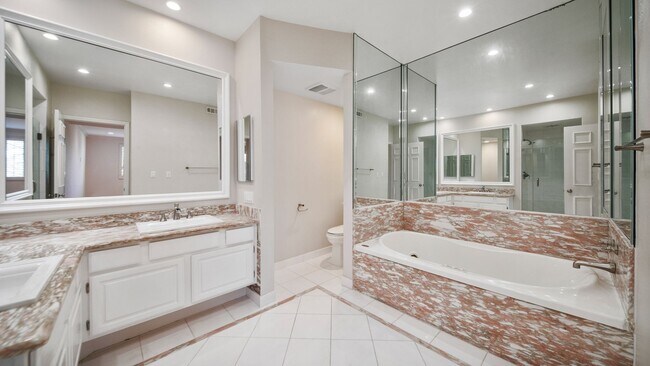 Building Photo - 2 bedroom 2.5 bathroom