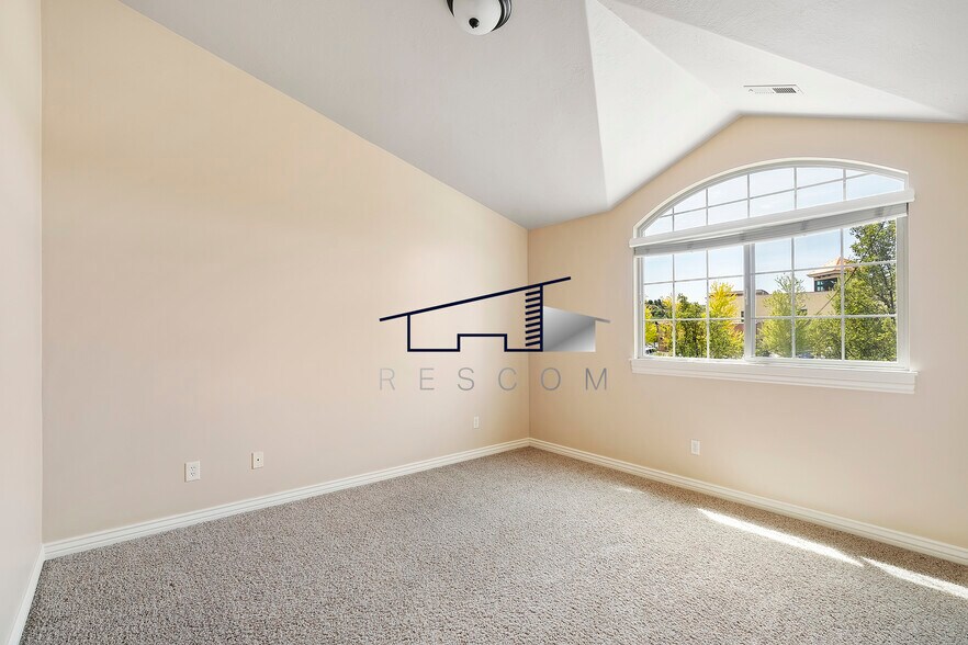 Building Photo - 757 W 4400 S