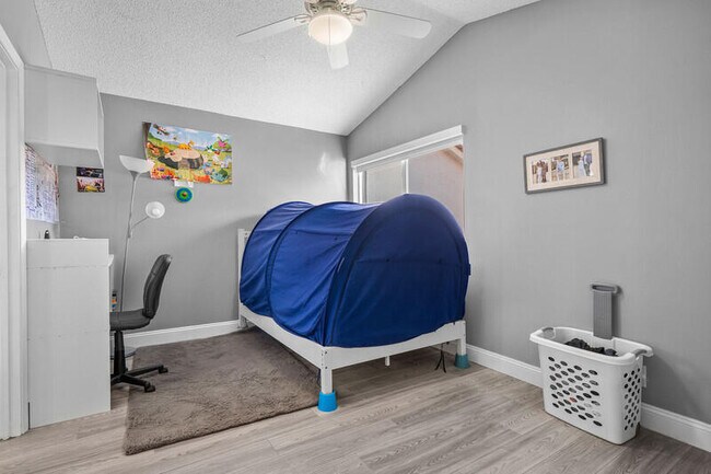 Building Photo - 10330 Buena Ventura Dr