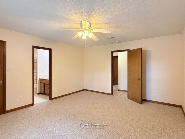 Building Photo - 325 S 73rd Ave