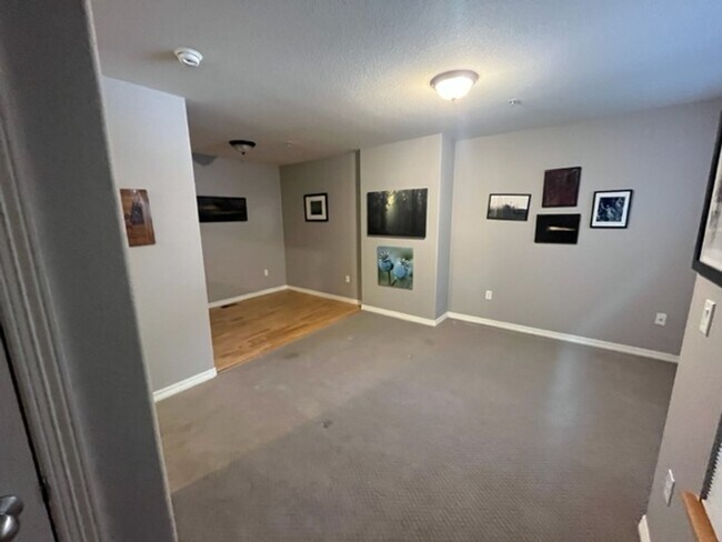 Building Photo - Beautiful End-Unit in North Boulder’s Desirable Dakota Ridge  – Steps from Trails, Bike Paths, an...