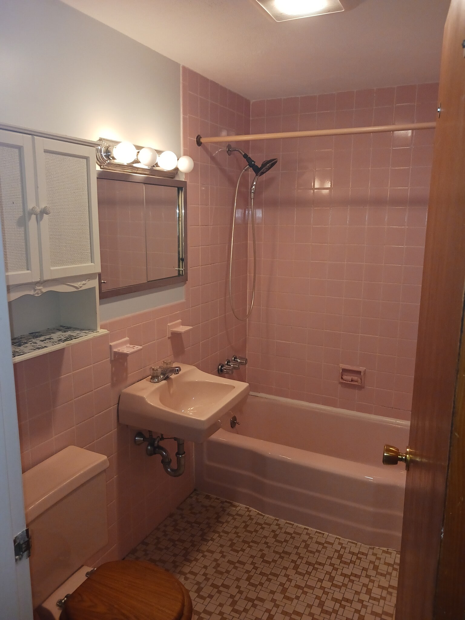 Full bathroom with tub - 27 North St