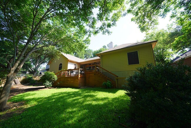 Building Photo - Gorgeous Home in the Coveted Greenshire Subdivision - Realtor Commission: $400