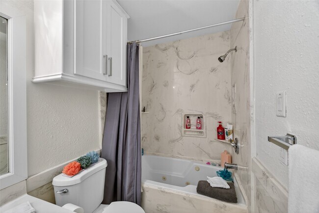 Building Photo - 11230 Bandlon Dr