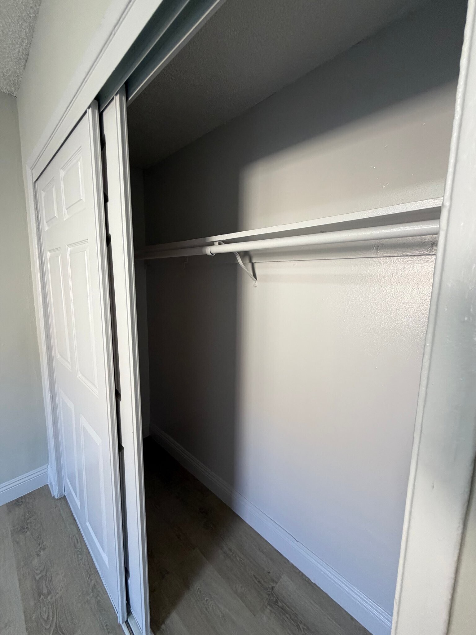 Building Photo - 4265 S Hoover St