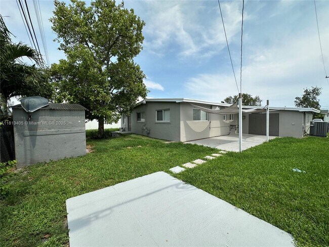 Building Photo - 8845 SW 21st Terrace