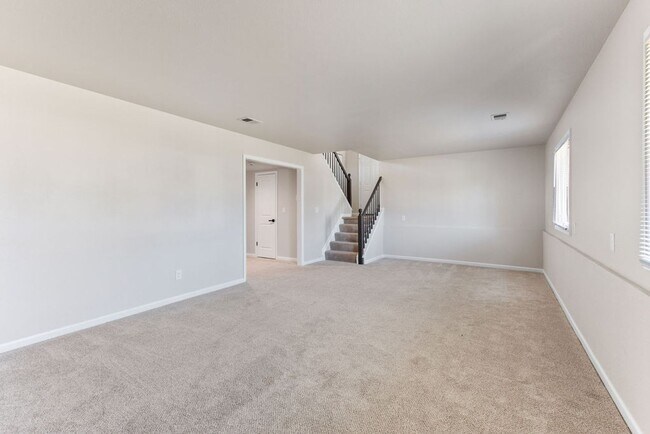 Building Photo - 4 Bedroom 2 Bathroom Large Yard in South West Fort Collins