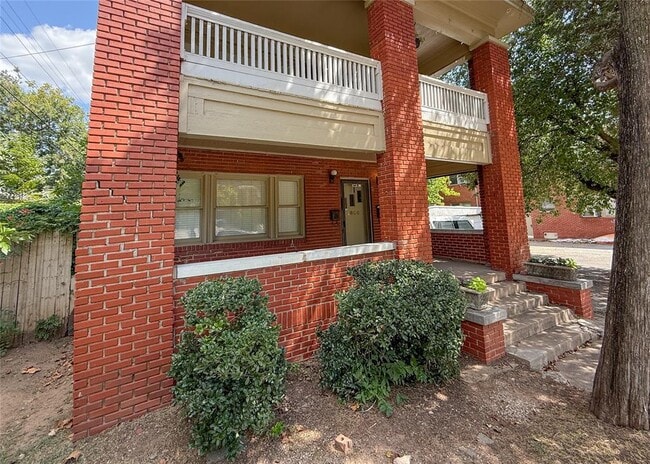 Building Photo - 1808 N Robinson Ave