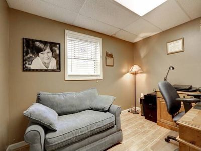 Building Photo - 315 Dartmoor Cir