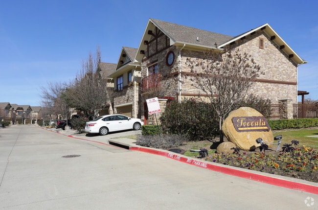 Building - Arioso Apartments & Townhomes