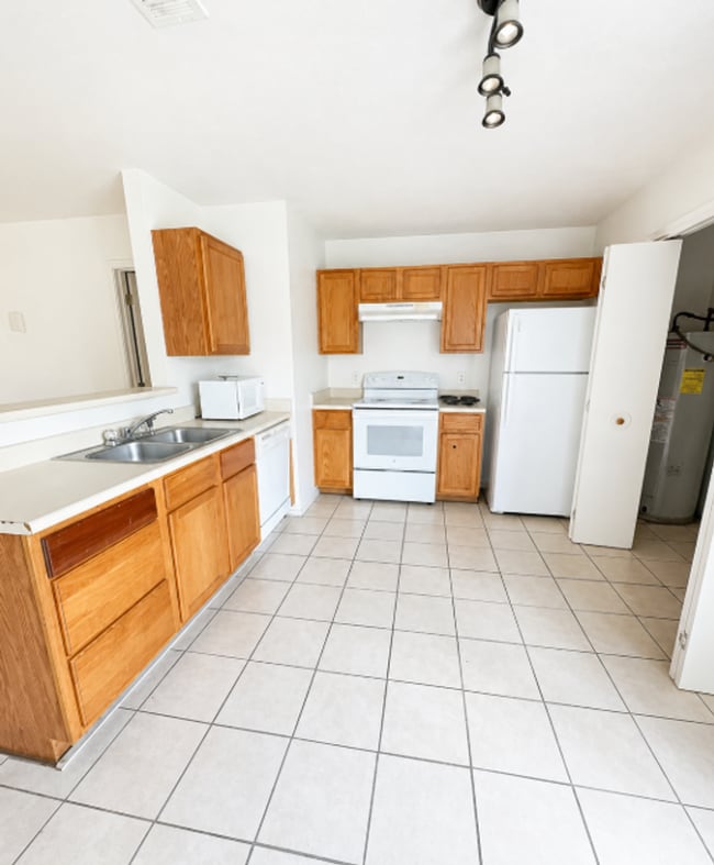 Building Photo - 3601 Malibu Ln