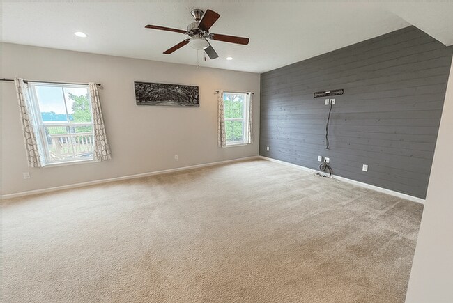 Building Photo - 240 Irongate Dr