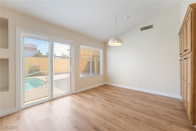 Building Photo - 8250 Fox Tail Way