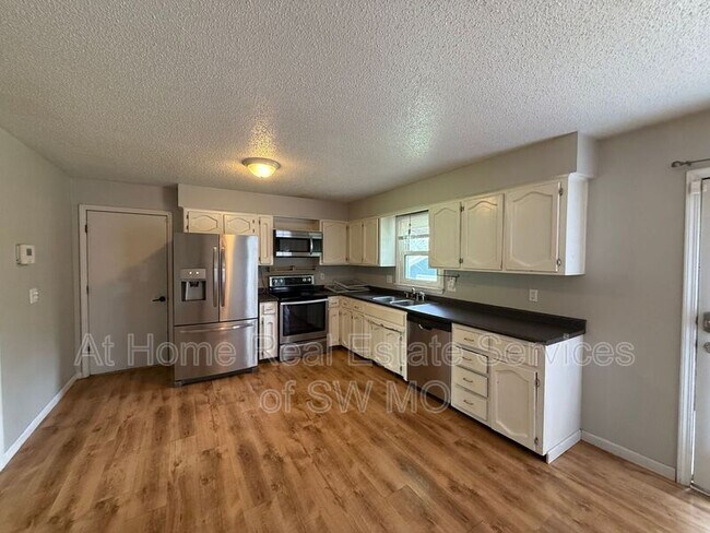 Building Photo - 6124 S Farm Rd 131