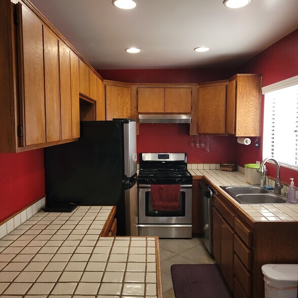 Kitchen - 1236 Lincoln Ave