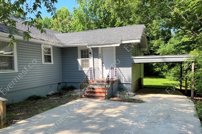 Building Photo - 3 Bed, 2 Bath Home with Carport / Pet-Friendly / Vouchers Accepted / Coming Soon!