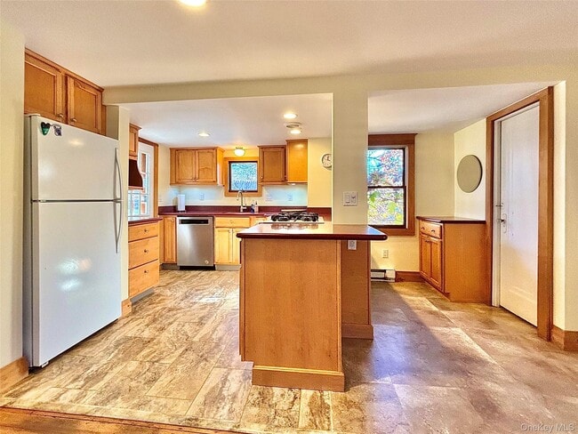 Building Photo - 60 Livingston St