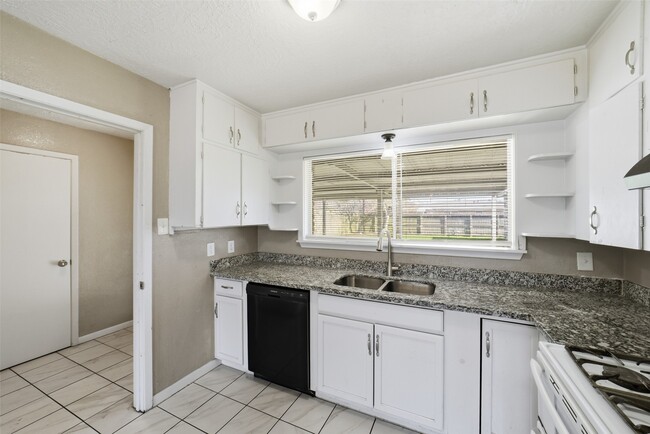 Building Photo - 10507 Seaford Dr