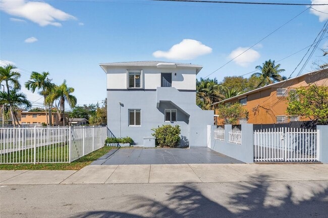 Building Photo - 1801 SW 5th St