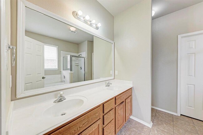 Building Photo - 11512 Shadow Creek Dr
