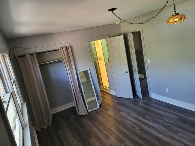 Building Photo - 5226 Ashcroft Ave