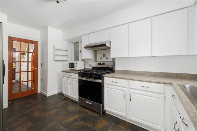 Building Photo - 272 Boulevard