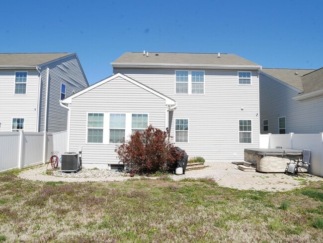 Building Photo - Stunning 5-Bedroom, 3.5-Bathroom Fully Furnished Home for Rent