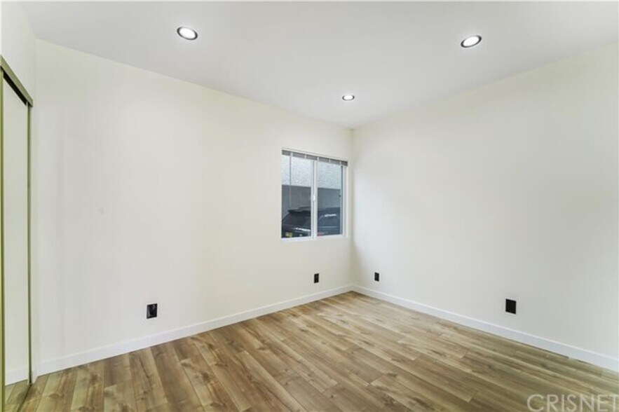 Building Photo - 2025 N Pass Ave