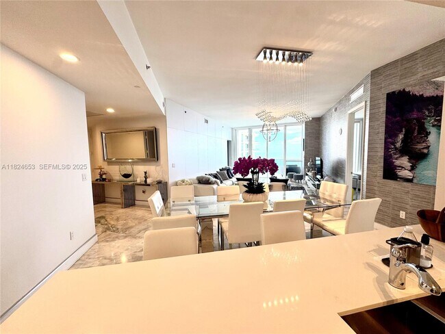 Building Photo - 16001 Collins Ave